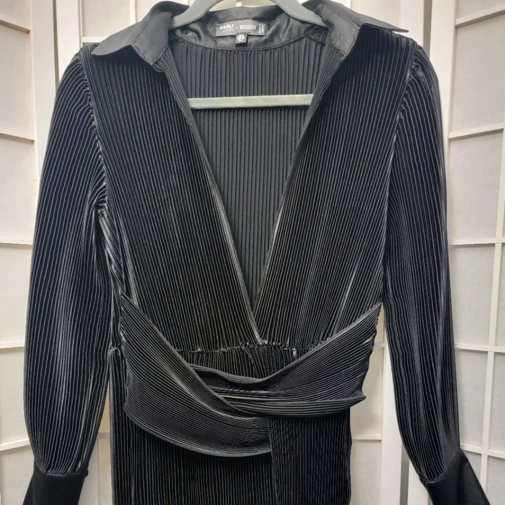 Satin Plisse Plunging Split Maxi Dress Missguided x Carli Bybel - Picture 5 of 12